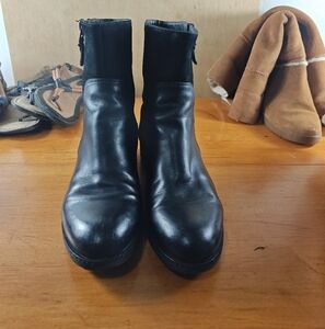 Via Spiga Black Leather/Suede Block Heel Ankle Booties – Women’s Size 8.5